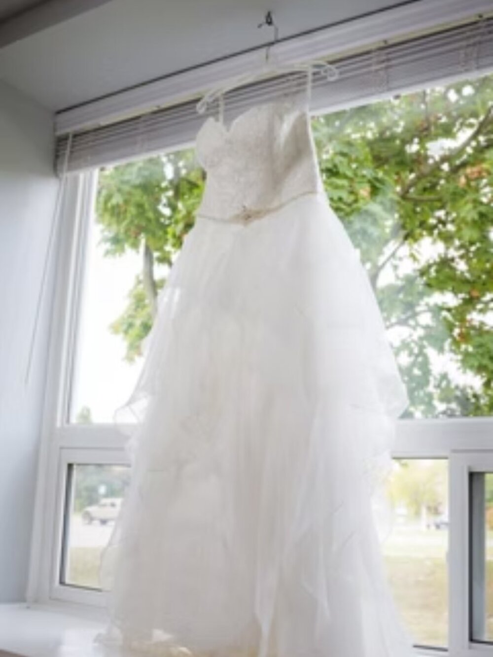 🤍 Beautiful Petite Wedding Dress with Veil – Size 14 🤍